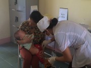 Sức khỏe - Có cần kiêng tắm khi trẻ bị thủy đậu?