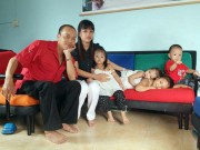 Giải trí - Nghệ sĩ hài Đức Hải: Hai tay cầm 3 bình sữa, thay tã như vú em