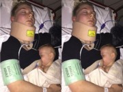 Tin tức - Hình ảnh mẹ bị gãy cổ vẫn cố cho con bú 'gây sốt' mạng xã hội