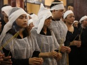 Làng sao - Đám tang NS Hán Văn Tình: Người vợ tần tảo và 2 con nén nỗi đau trong giờ phút vĩnh biệt