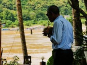 Tin tức - Tổng thống Obama dạo phố, uống nước dừa ở Lào