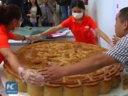 Clip Eva - Bánh Trung thu khổng lồ 300kg tại Trung Quốc