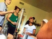 Tin tức - Xuất hiện hình ảnh con gái lớn Tổng thống Obama bên cạnh bình hút cần sa gây tranh cãi