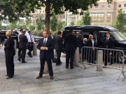 Tin tức - Lộ video bà Hillary Clinton 'ngã khuỵu' khi rời lễ tưởng niệm 11/9