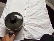 Thời trang - 7 cách làm phẳng quần áo phòng khi không có bàn là