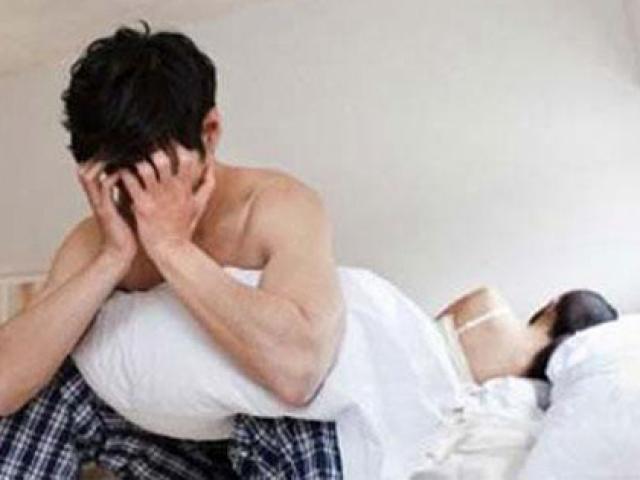 Mỗi đêm, tôi đều nặng lòng bất lực nhìn vợ quay đi khóc thầm