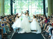 Thời trang - Thúy Hạnh và hai con gái Suli, Suti trình diễn váy cô dâu