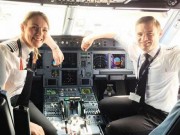 Tin tức - Cô gái 26 tuổi trở thành nữ cơ trưởng trẻ nhất thế giới