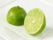 Sức khỏe - Sai lầm khi tắm chanh cho con cần loại bỏ