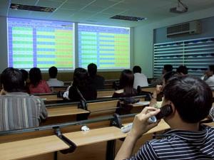 GAS sụt giảm, VN-Index suýt “gãy trụ”