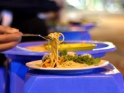 Eva tám - Chuyện 'người lịch sự’ ăn hàng vỉa hè