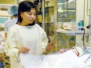 Tin tức - Bé sơ sinh nguy kịch sau tai nạn văng khỏi bụng mẹ