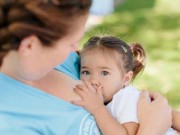 Làm mẹ - Phật ý mẹ chồng vì không chịu cai sữa cho con