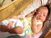Làm mẹ - Tắm nắng đúng cách cho trẻ vào mùa đông
