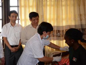 Bộ Y tế đẩy mạnh giám sát khách nhập cảnh từ vùng Ebola