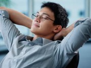 Eva tám - Hoảng quá, chồng đánh phấn, tô son đi làm