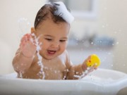 Làm mẹ - Cẩm nang của mẹ khi tắm cho trẻ vào mùa đông