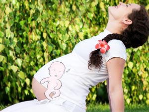 8 tuần, thai nhi đã biết nhào lộn trong bụng mẹ
