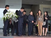 Tin tức - Thi thể 3 mẹ con trong vụ MH17 đã về sân bay Nội Bài