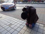 Eva Yêu - Quỳ gối giữa đường hơn 30 ngày để xin bạn gái tha thứ