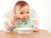 Làm mẹ - Lỗi "khổ lắm nói mãi" khi nêm muối vào cháo, bột của trẻ