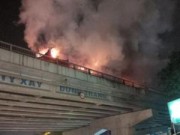 Tin tức - HN: Xe khách 45 chỗ bốc cháy trên đường trên cao