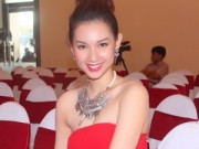 Làng sao - MC Quỳnh Chi xinh đẹp dù bị ngã xe máy