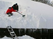 Tin tức - Thời khắc thập tử nhất sinh của người mẹ bị 'tuyết chôn vùi'