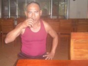 Tin tức - “Dị nhân” Quảng Bình “ăn” thủy tinh, nuốt dao lam