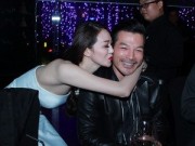 Làng sao - Trần Bảo Sơn cười hạnh phúc khi được Khánh My hôn