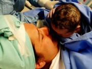 Bà bầu - Những hình ảnh lay động trái tim từ phòng sinh nở