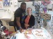 Làm mẹ - Bé sơ sinh tử vong vì bị người đến thăm hôn