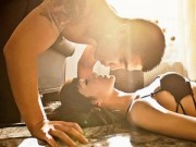 Eva Yêu - Lần đầu gặp người quen qua mạng, em đã lên giường