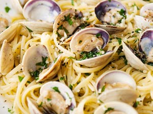 Đổi vị cho cả nhà với mì Ý sốt ngao