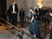 Làng sao - Công nương Kate gặp khó khăn vì váy áo rườm rà