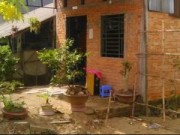 Tin tức - Cô bé 14 tuổi ép cha mẹ cho kết hôn với người tình trên mạng