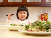 Làm mẹ - Điểm danh các lỗi sai của mẹ khi cho trẻ ăn rau