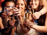 Sức khỏe - Cách uống rượu, bia ít gây hại sức khỏe trong kỳ nghỉ