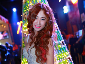 DJ Oxy nóng bỏng mừng Giáng sinh