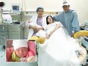 Làm mẹ - Lộ giới tính và gương mặt của con thứ 3 nhà Lý Hải