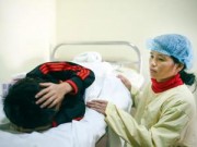 Tin tức - Bé trai 7 tuổi bị cha dùng rơm đốt vì tự ý ăn mì tôm của bà