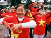 Tin tức - Hàng trăm người mặc áo cờ Tổ quốc"chào" năm mới 2015