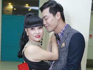 MC Phan Anh thân mật bên Cát Phượng trong hậu trường