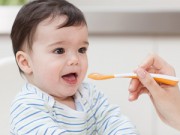 Làm mẹ - Tác hại khôn lường khi cho trẻ ăn dặm sớm