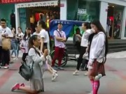 Eva Yêu - Màn cầu hôn giữa đường của cặp đôi đồng tính nữ