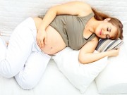 Tư thế ngủ mẹ cần tránh để không hại thai nhi