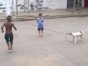 Clip Eva - Độc đáo chú cún chơi nhảy dây với trẻ