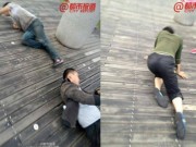 Tin tức - Phẫn nộ công ty TQ phạt nhân viên bò quanh hồ công cộng