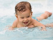 Làm mẹ - Lợi đủ đường khi dạy bé tập bơi từ nhỏ