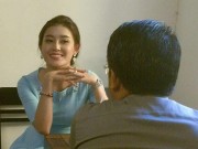 Tin tức giải trí - Á hậu Huyền My tươi cười cùng người đàn ông lạ